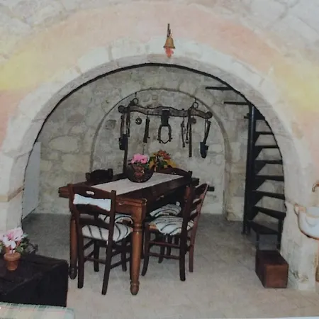 Sleeps Up To 7 In The Majella